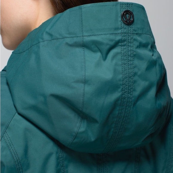 Lululemon Right as Rain Jacket.  Green.  Size 4 - Picture 8 of 15